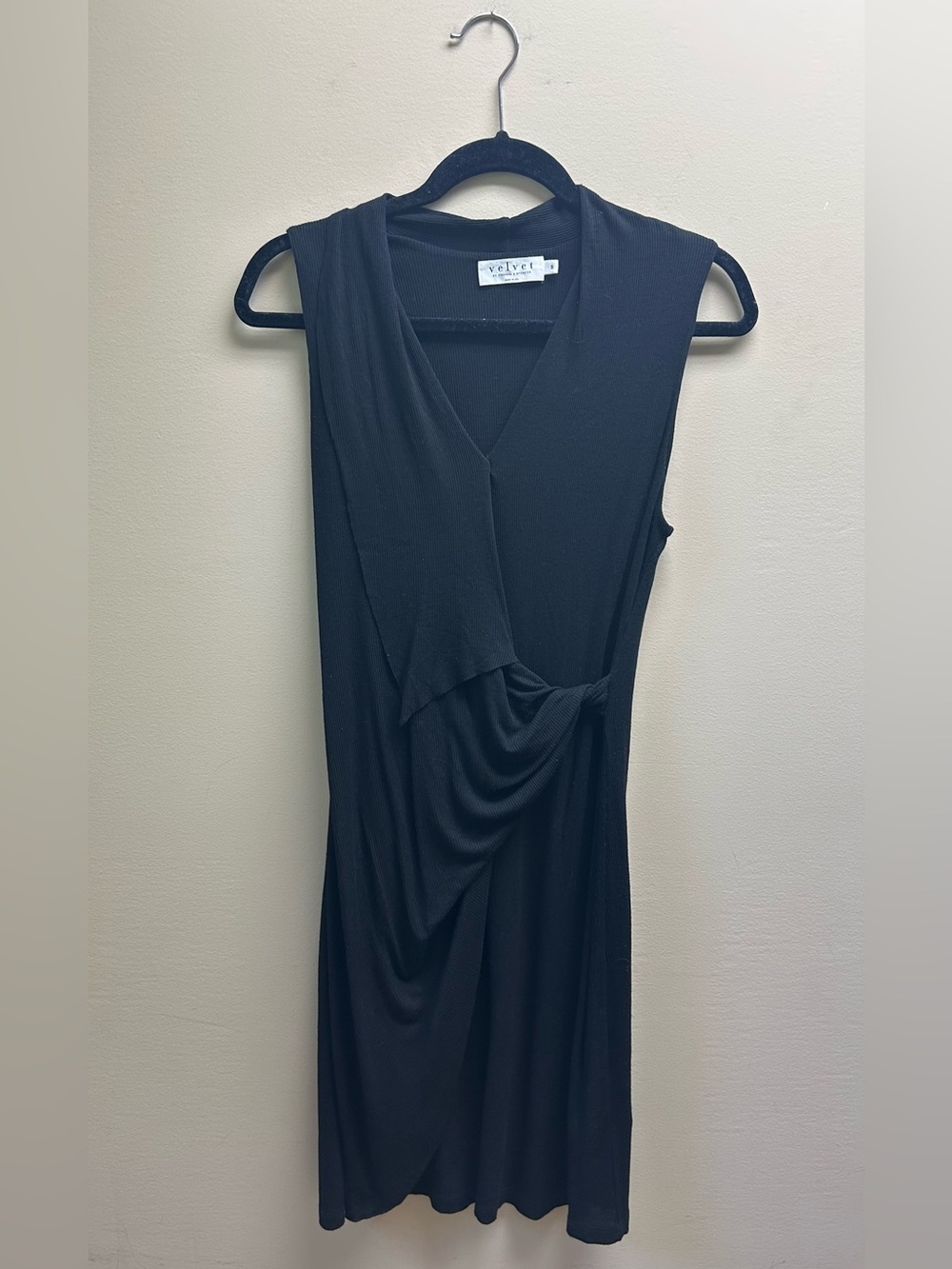 Velvet by Graham & Spencer Black Sleeveless Twist-Front Midi Dress